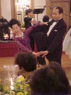 gala-9.jpg (9172 bytes)
